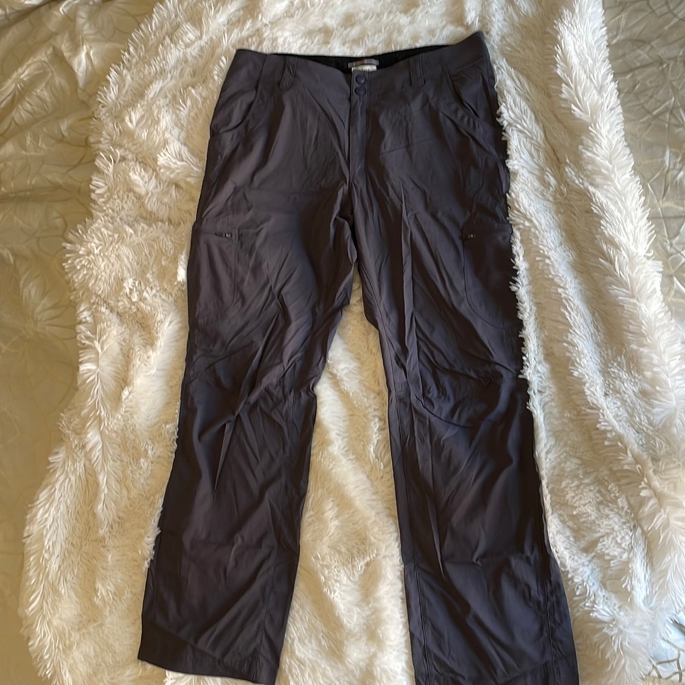 Women’s L.L. Bean lightweight Pants Size 12 Grayish Gently worn